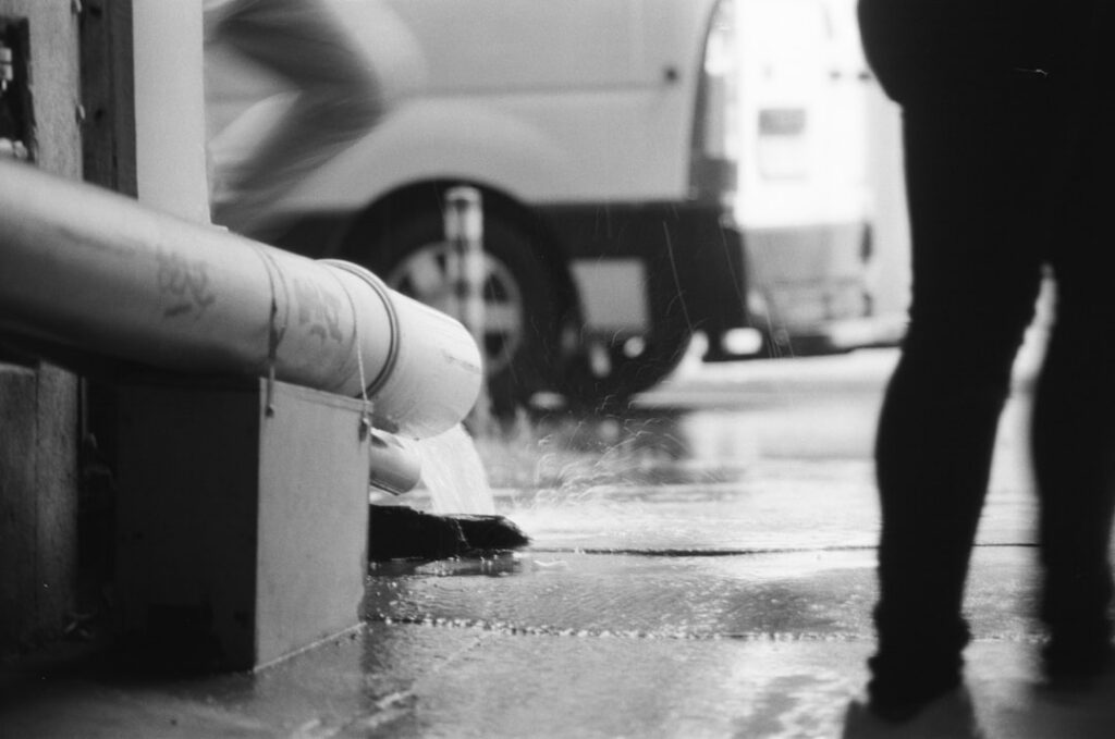 sewer clog repair backed-up drain slow drains warning signs